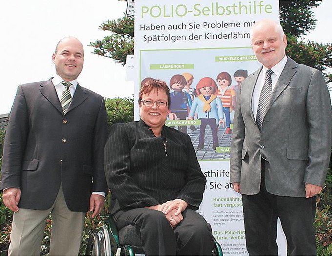 Hoffen auf mehr Aufklärung über das Post-Polio-Syndrom (von links): Anwalt Ralf Müller, Karola Rengis und ihr Mann Peter Rengis. Foto: Band